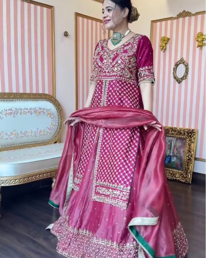 Royal Gulnaar Heritage Anarkali Set